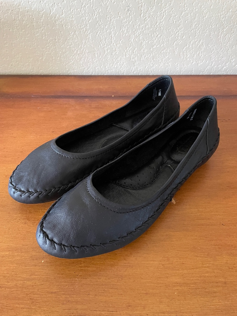 Born Ballet Flats Size 8.5 Black Leather Whipstitched Classic